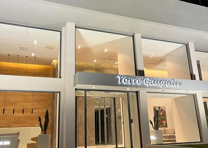 Apartamento en torre de categoría con vista al mar
