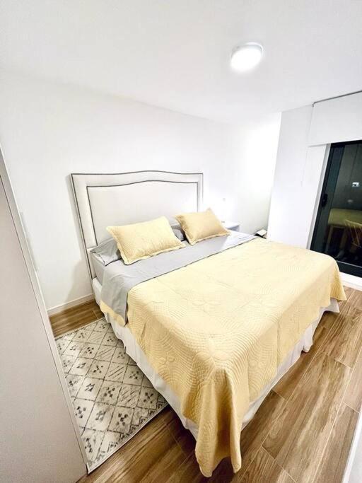 En Torre De Categoría Con Vista Al Mar Apartamento